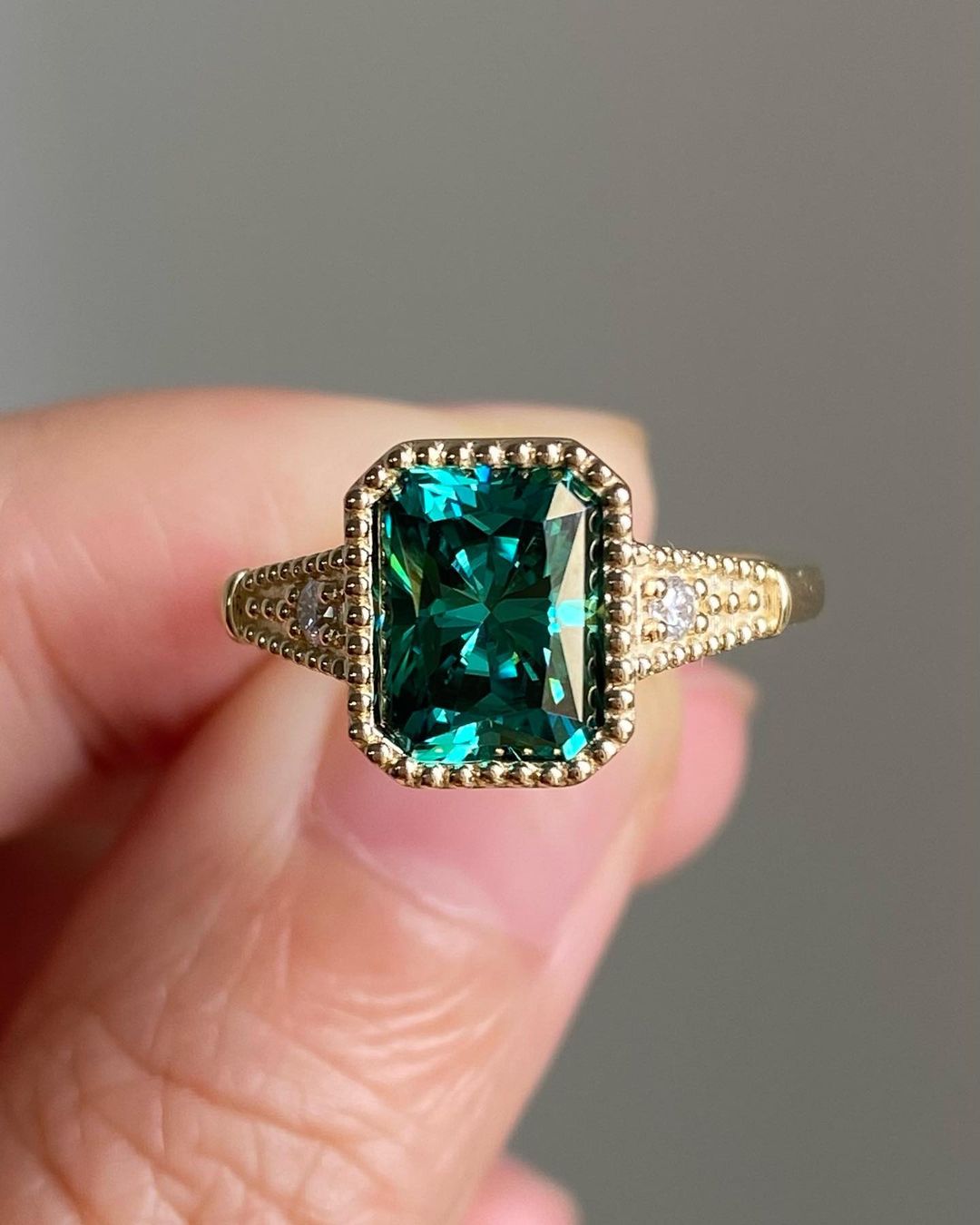 Vintage 2.8Ct Green Cushion Cut Bezel Set Ring | Birthstone Ring For Her | Classic Design Ring | Elegance Design Ring