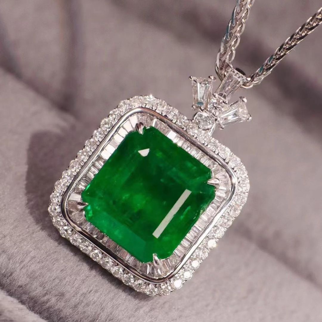 3.50Ct Green Emerald Cut Bezel Pendant | Bride To Be | Sentimental Gift Pendant | Designer Jewelry Piece | Women Jewelry